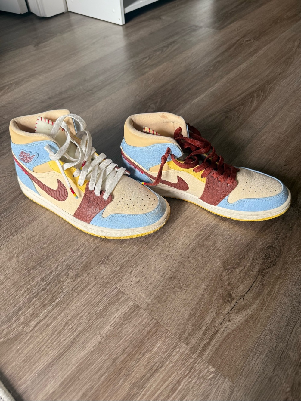 Kids Multicolor High-Top Sneakers - Beige/Blue/Yellow/Maroon